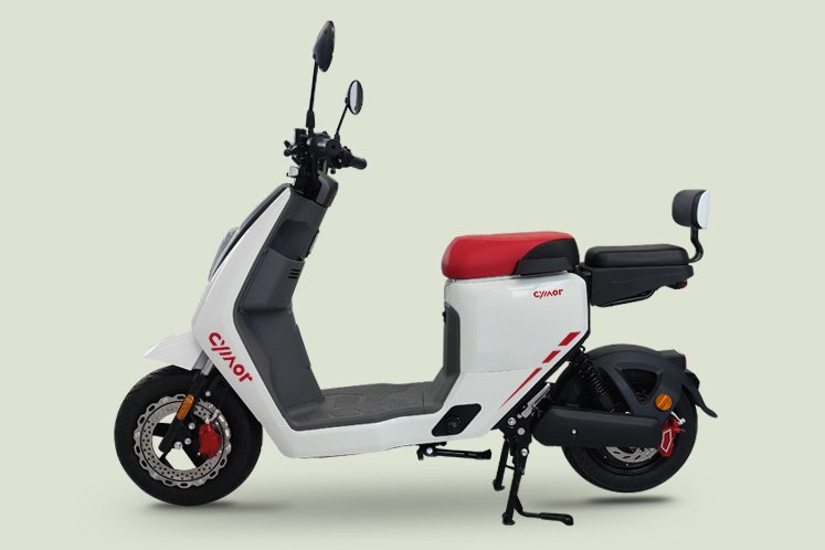 Scooter motorcycles feature infinitely variable speed technology, making them incredibly easy to drive, especially for novice and female riders.