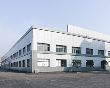 In our vibrant park, there are not only modern factory buildings, but also beautiful flower beds and tree-lined paths. This is not just a place to produce motorcycles, but also a place to feel good. Step into the park will see a vibrant scene.